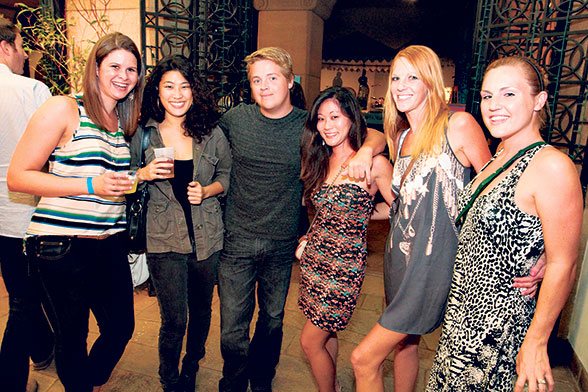 Honolulu Street Pulse » PICS Art after Dark